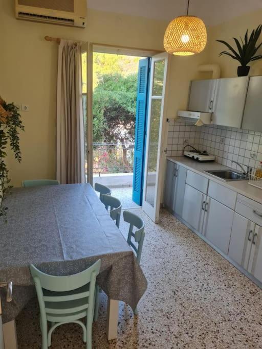 Big Apartment On The Beach Толо Екстер'єр фото