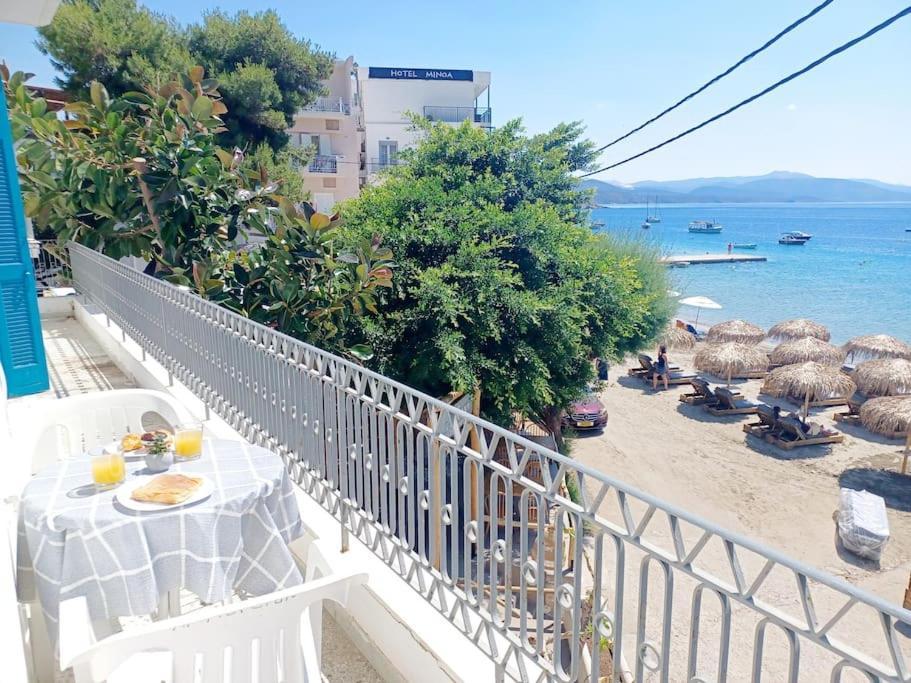 Big Apartment On The Beach Толо Екстер'єр фото